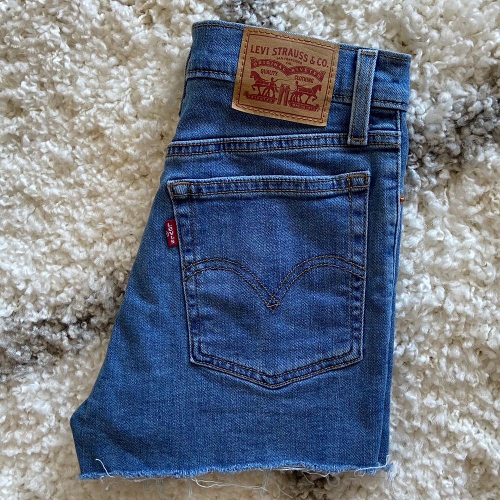 Levi’s | High Rise Shorts